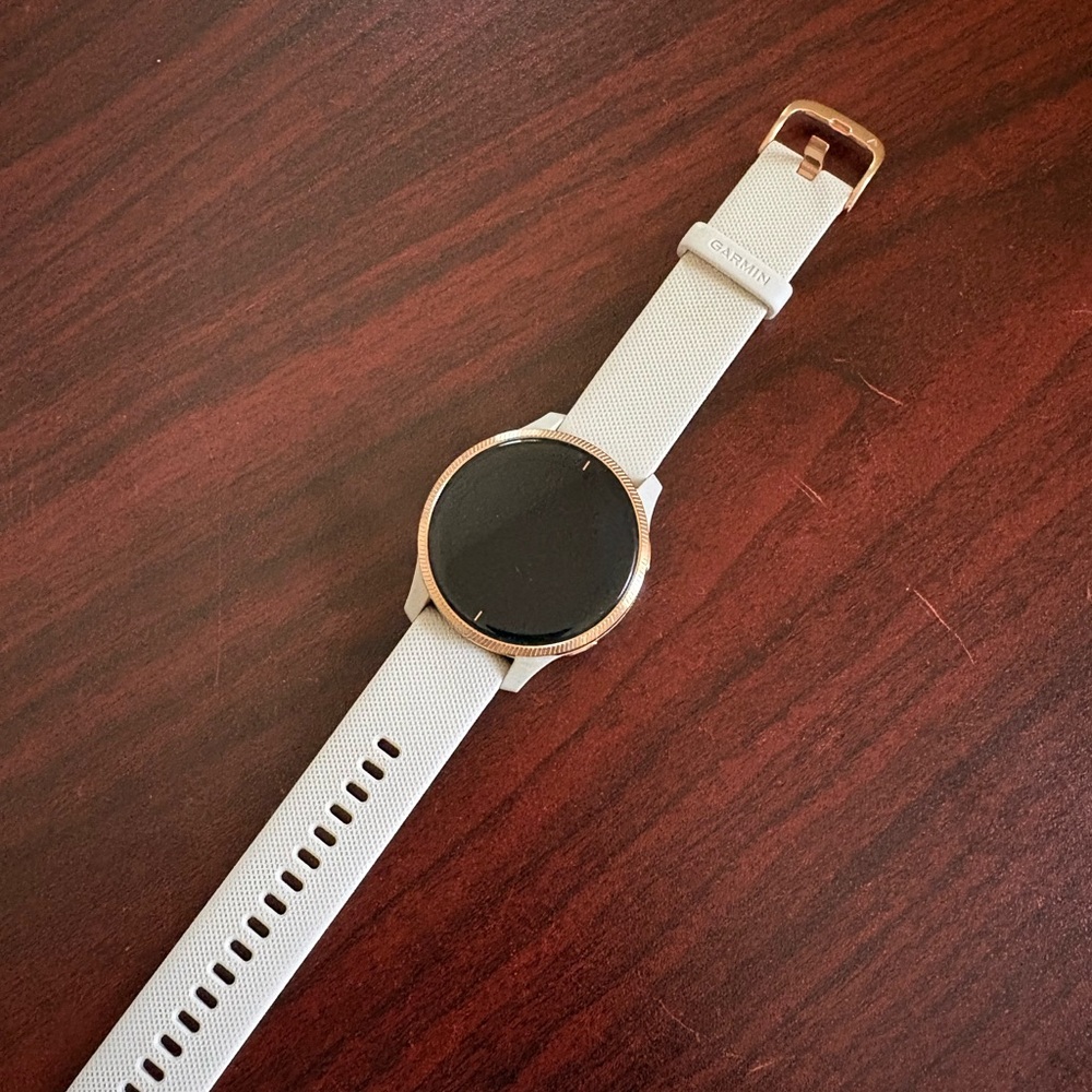 Garmin Smartwatch with White Band and Gold Trim